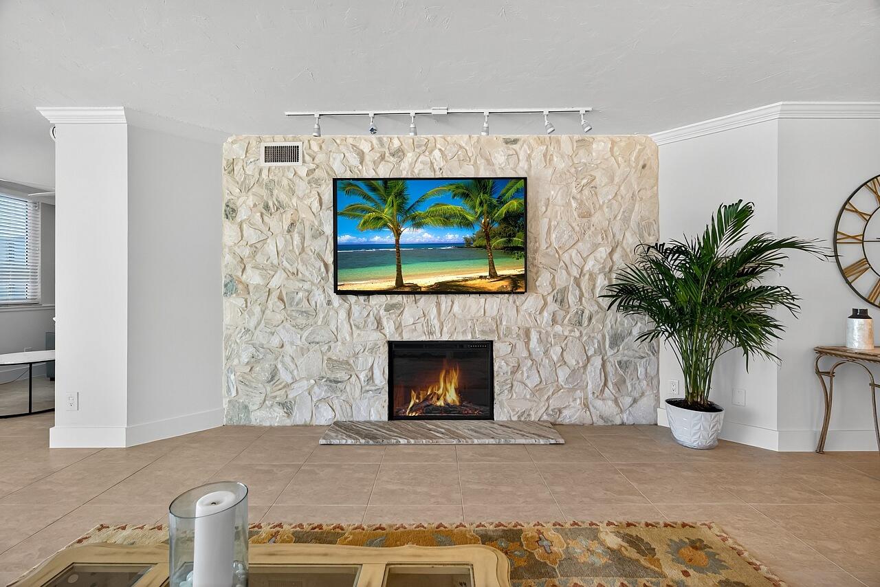 ''''''FOUNTAINS CONDO, THE'''''' - Residential