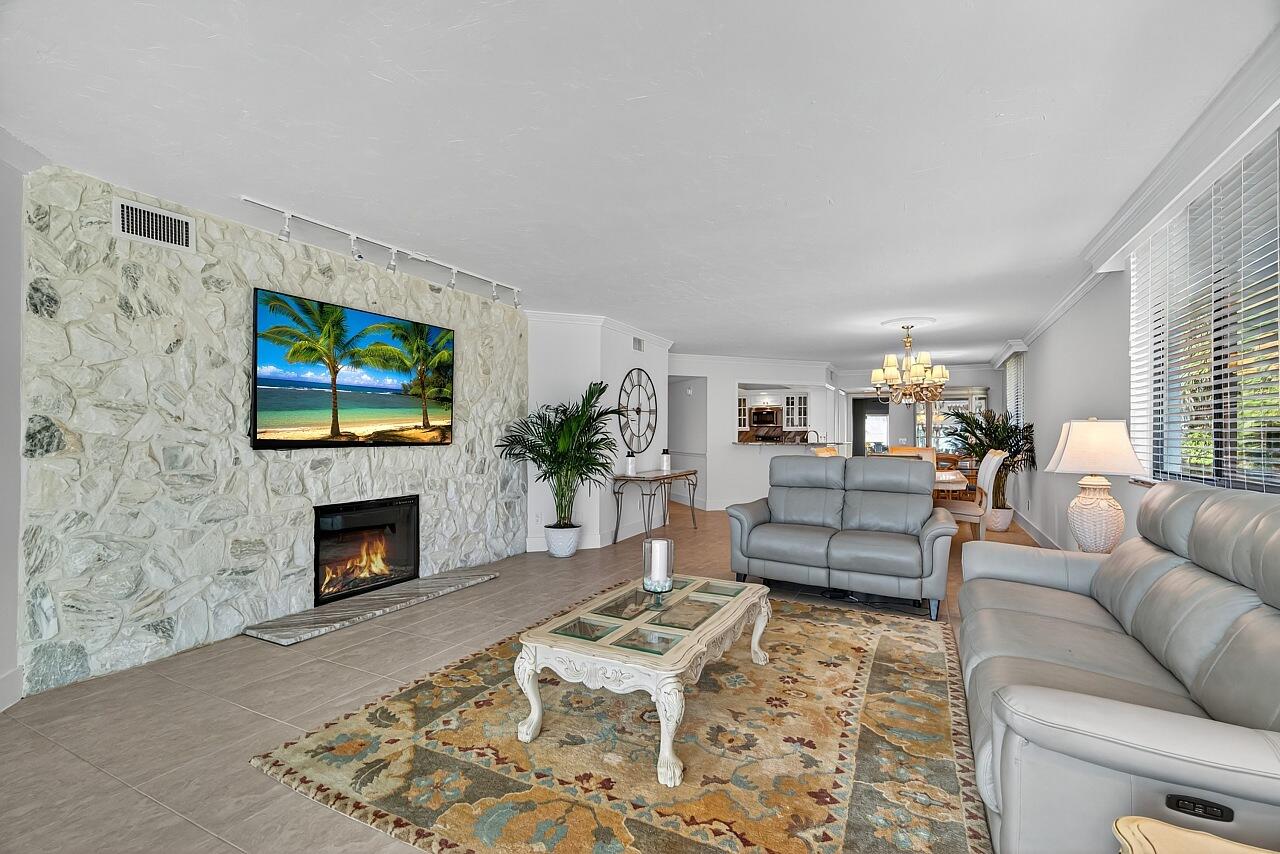 ''''''FOUNTAINS CONDO, THE'''''' - Residential