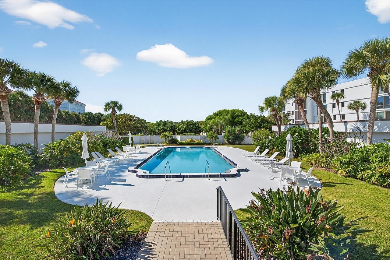 ''''''FOUNTAINS CONDO, TH - Residential