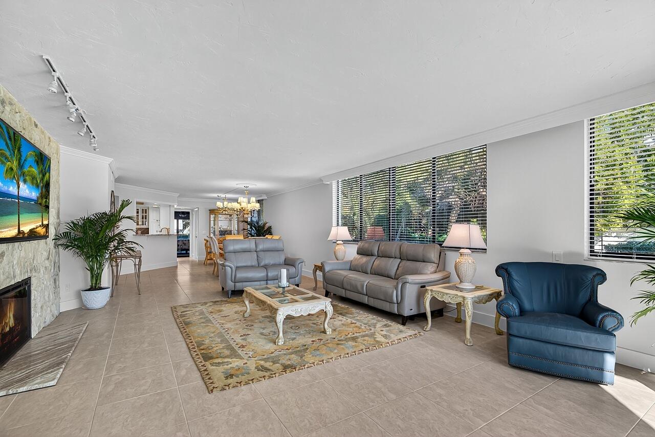 ''''''FOUNTAINS CONDO, THE'''''' - Residential