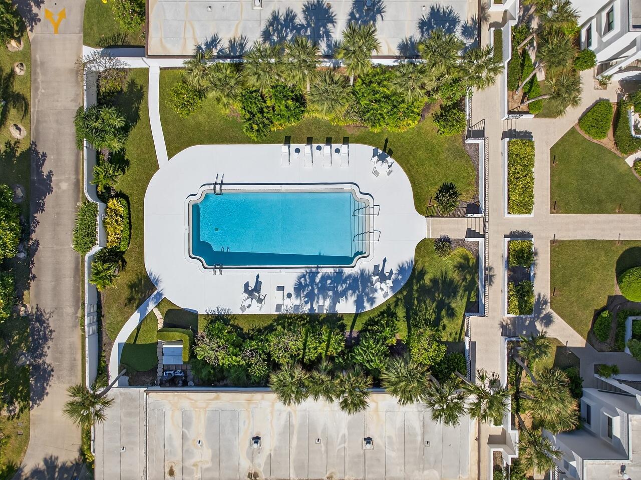 ''''''FOUNTAINS CONDO, THE'''''' - Residential