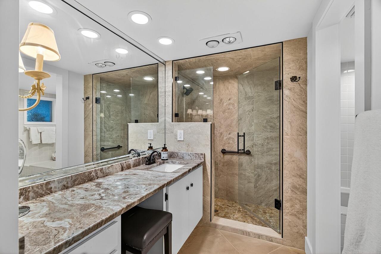 ''''''FOUNTAINS CONDO, THE'''''' - Residential