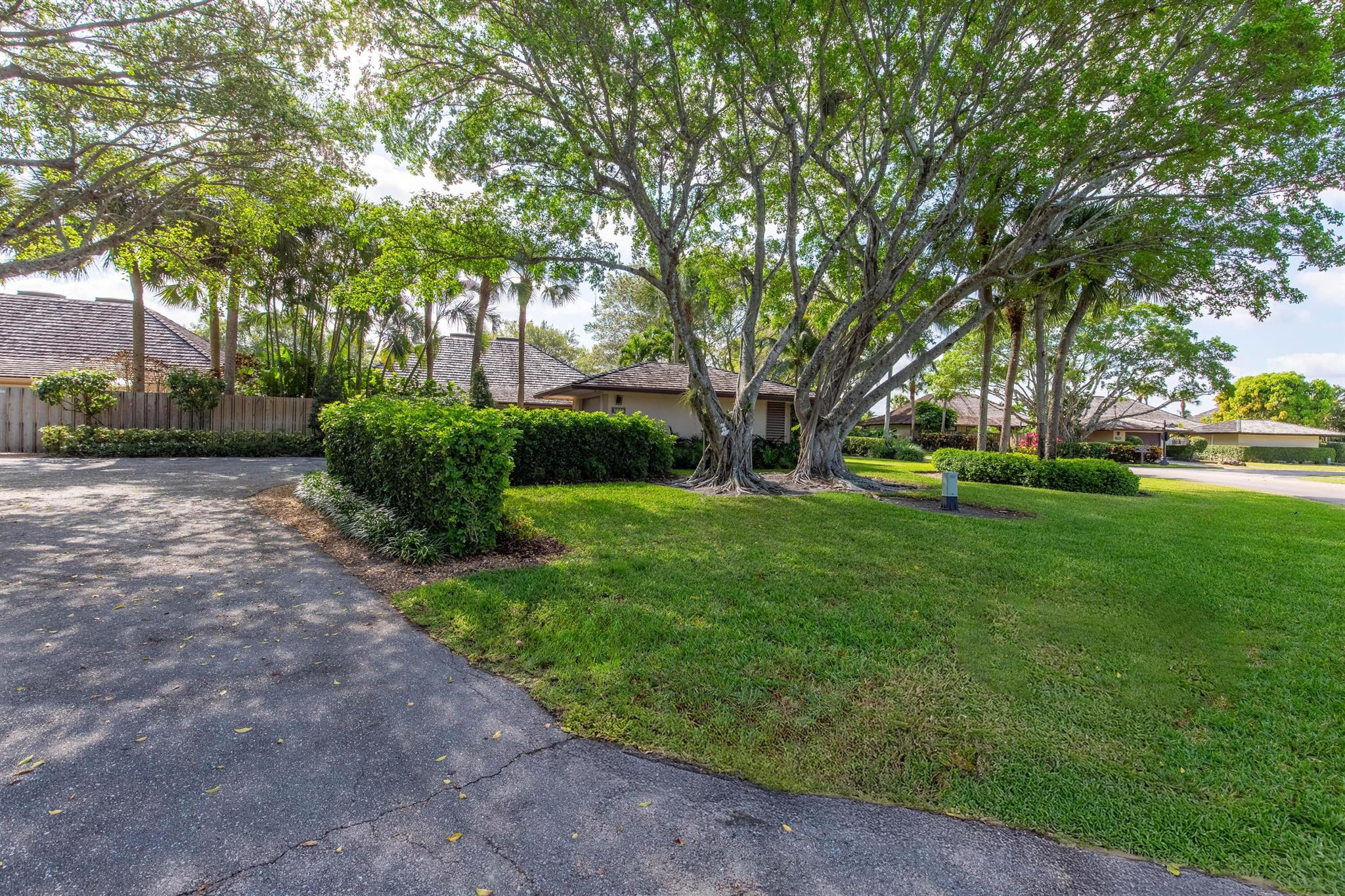 GOLF AND TENNIS VILLAGE P - Residential Lease