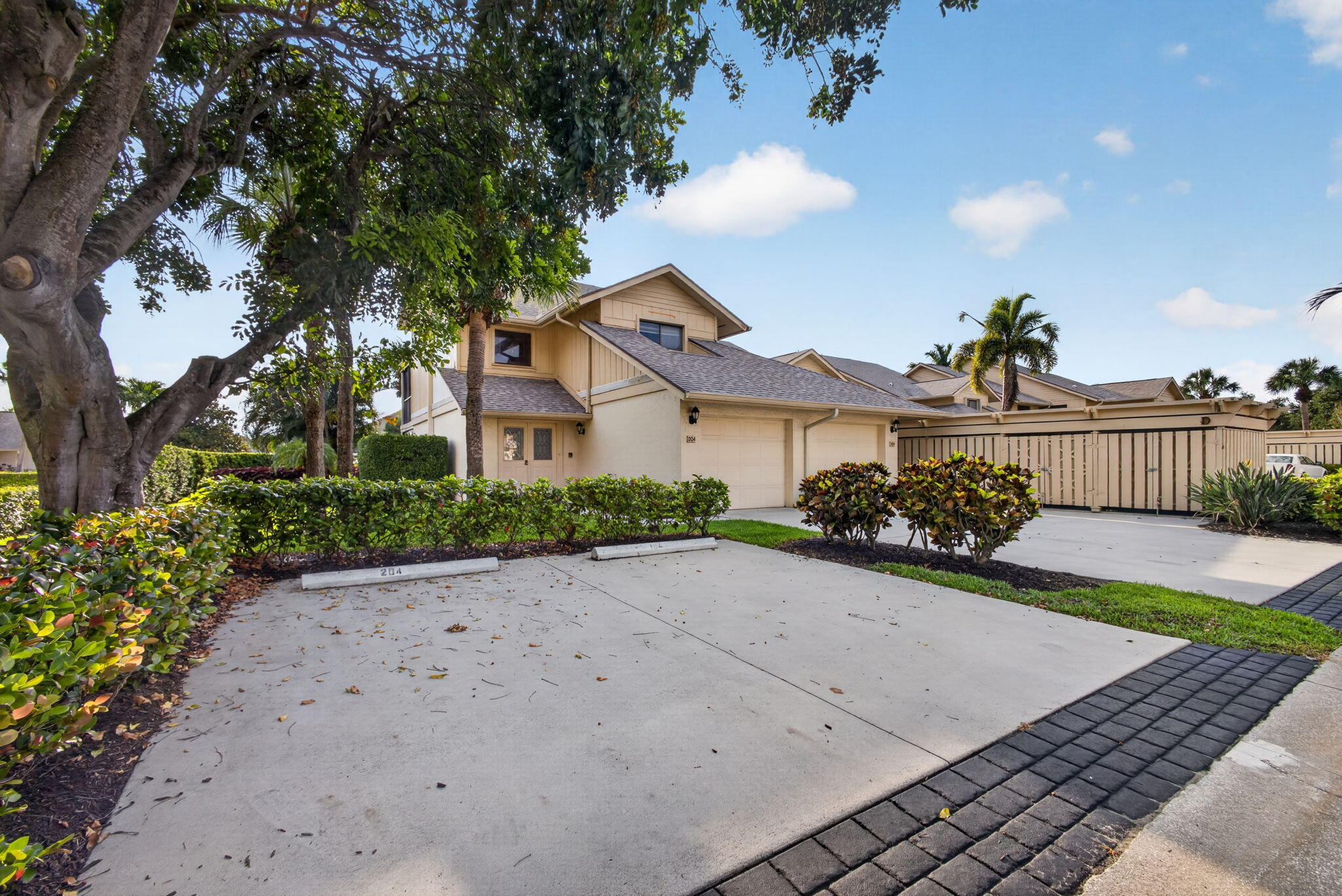 WATERBEND AT JONATHANS LANDING CONDO - Residential Lease
