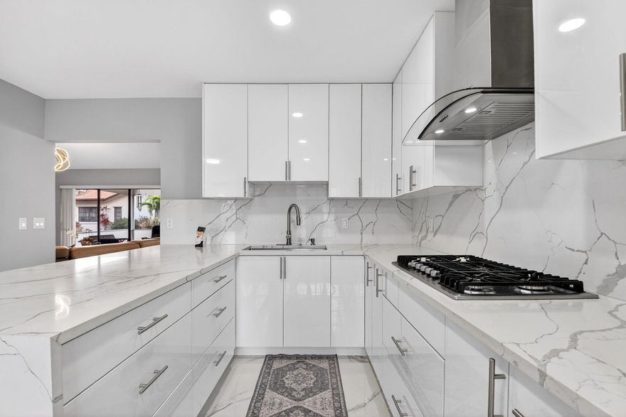 Discover comfort and convenience in this beautifully maintained 55+ property located in the desirable community of Buttonwood. This charming 2-bedroom, 2-bath residence features an inviting open layout with abundant natural light, with a spacious living area. New flooring throughout, fresh painted, the updated kitchen offers ample storage and counter space, with newer appliances, new bathrooms, while the bedrooms provide generous room and privacy. Ideally situated close to shopping, dining, major highways, and just minutes from stunning South Florida beaches, this home is perfect for year-round living or a seasonal retreat. Move-in ready --don't miss this opportunity! Descubra comodidad y conveniencia en esta hermosa propiedad para mayores de 55 años, ubicada en la deseada comunidad de Buttonwood. Esta encantadora residencia de 2 habitaciones y 2 baños cuenta con un acogedor diseño de concepto abierto con abundante luz natural y una amplia sala de estar.

Tiene pisos nuevos en toda la propiedad y pintura fresca. La cocina actualizada ofrece amplio espacio de almacenamiento y de encimeras, con electrodomésticos más nuevos. Los baños son nuevos, y las habitaciones brindan amplitud y privacidad.

Idealmente ubicada cerca de tiendas, restaurantes y autopistas principales, y a solo minutos de las hermosas playas del sur de Florida, esta casa es perfecta para vivir todo el año o como refugio de temporada.

¡Lista para mudarse  no pierda esta oportunidad!
¡FOTOS PRÓXIMAMENTE!