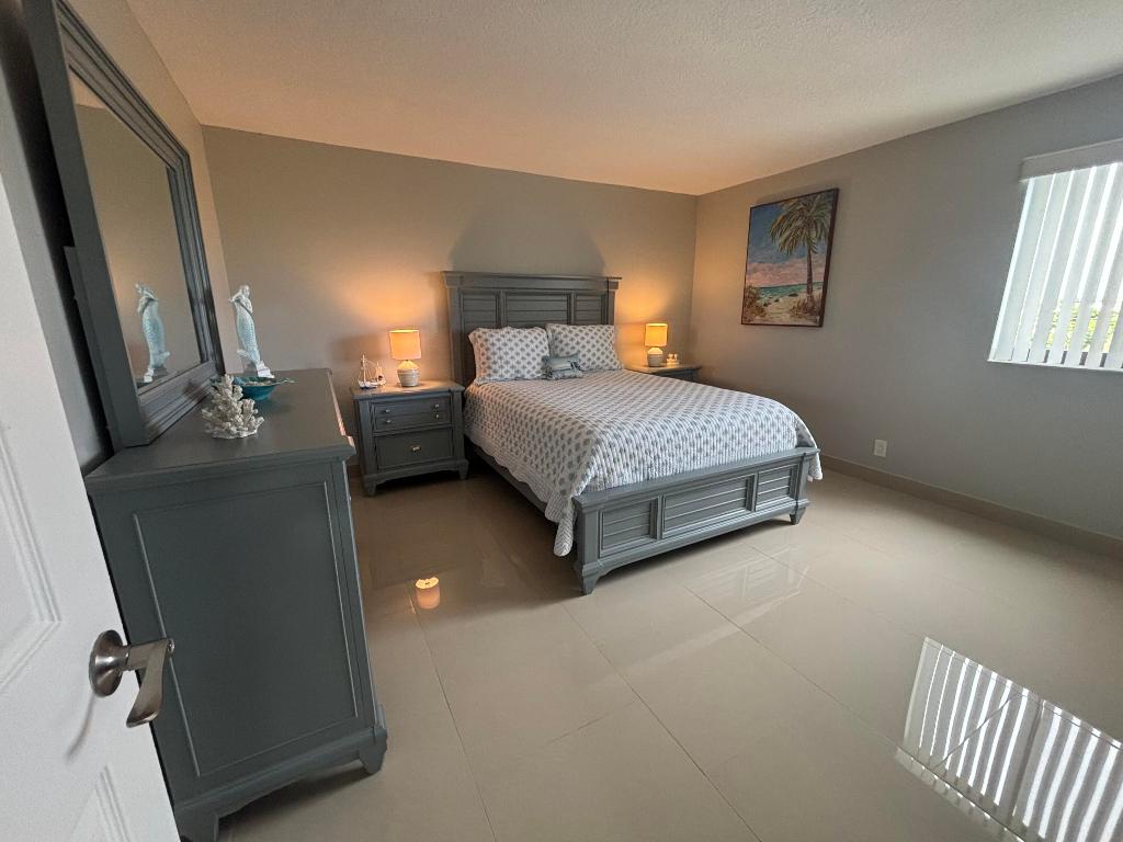 HIDDEN BANYAN CONDO - Residential Lease