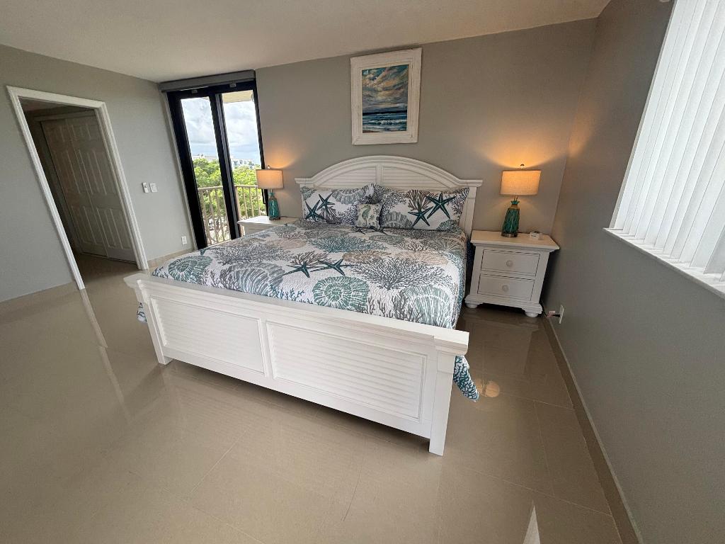 HIDDEN BANYAN CONDO - Residential Lease