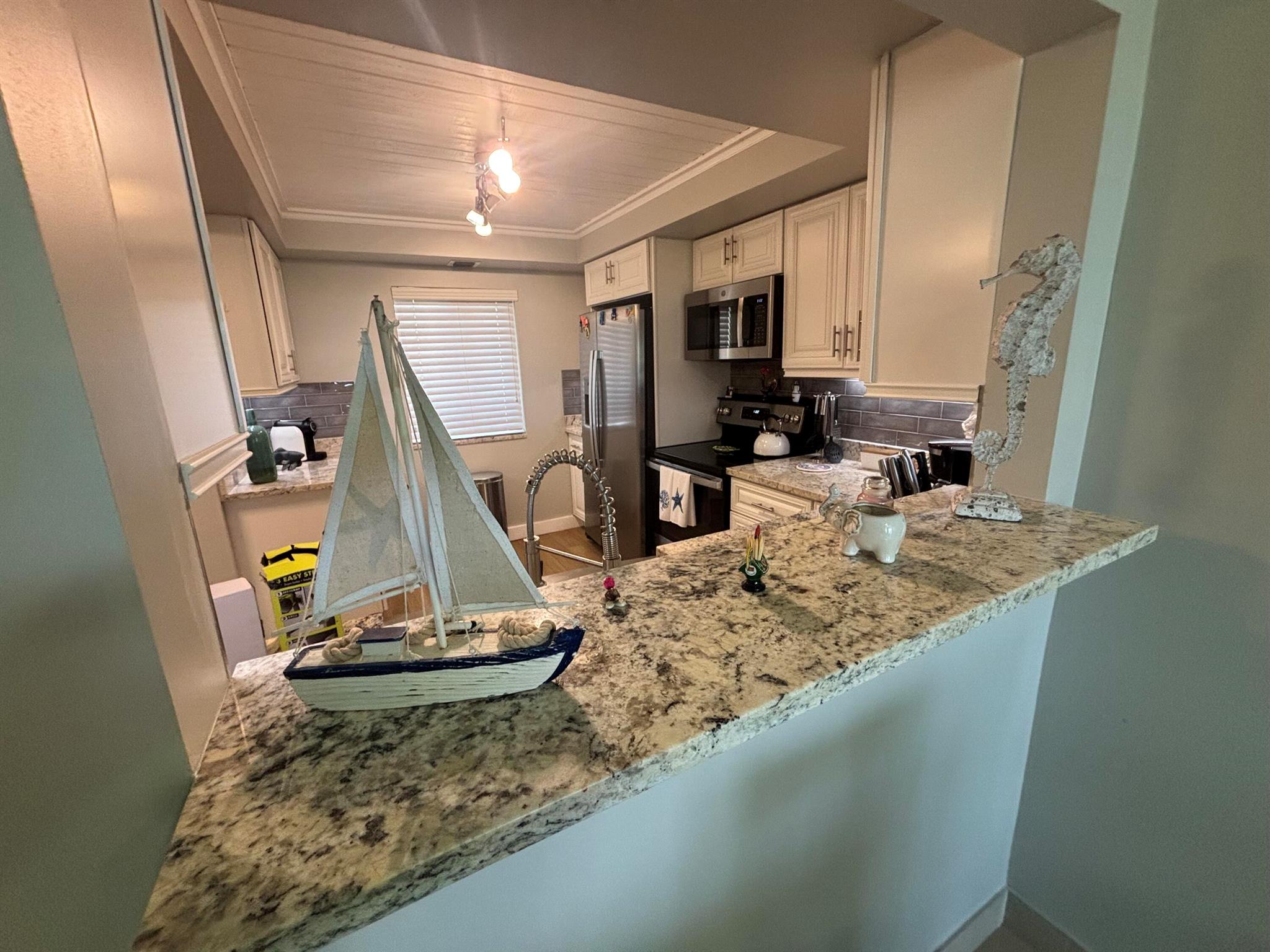 HIDDEN BANYAN CONDO - Residential Lease