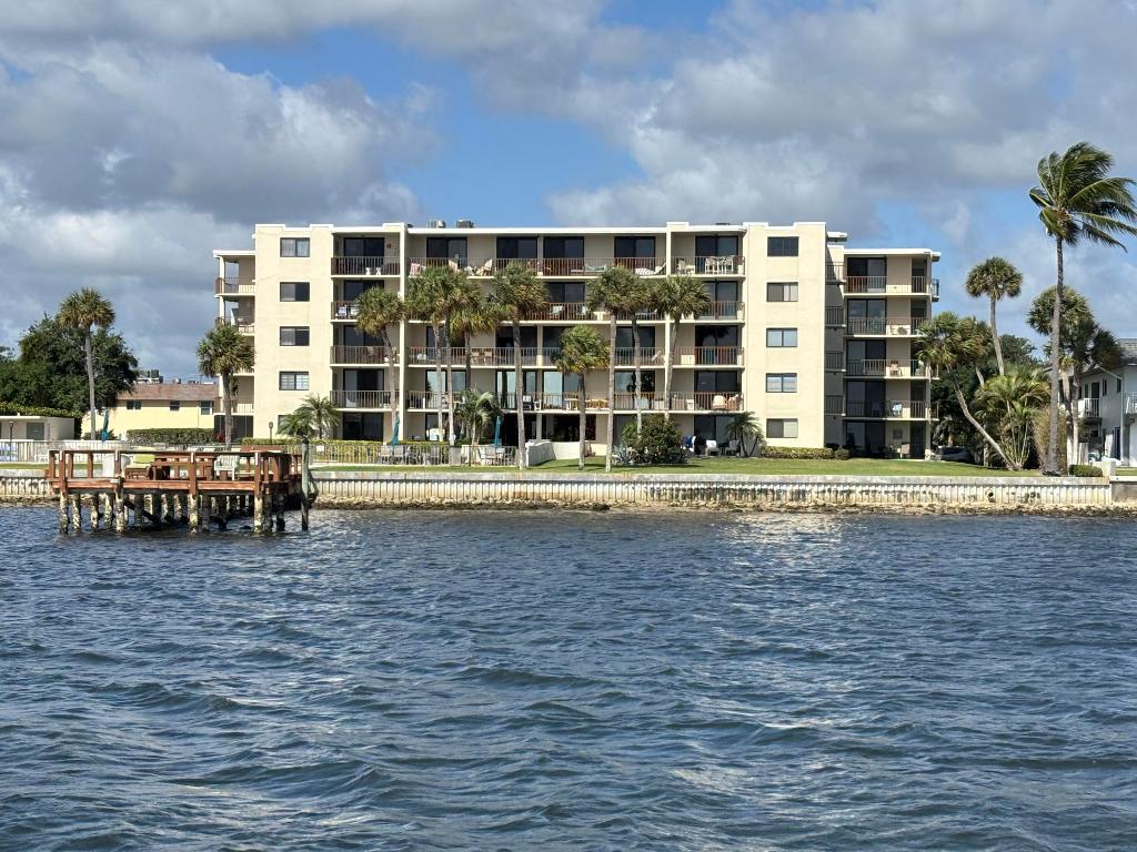 HIDDEN BANYAN CONDO - Residential Lease