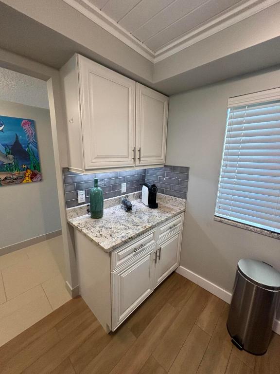 HIDDEN BANYAN CONDO - Residential Lease