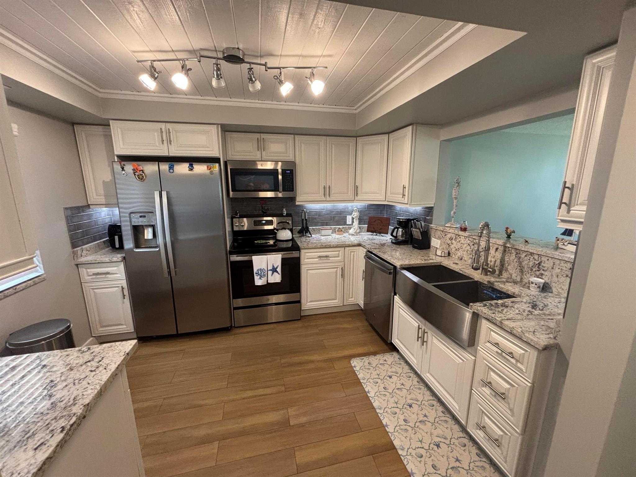 HIDDEN BANYAN CONDO - Residential Lease