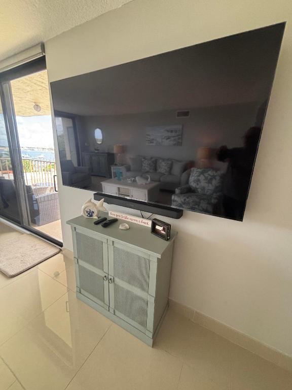 HIDDEN BANYAN CONDO - Residential Lease