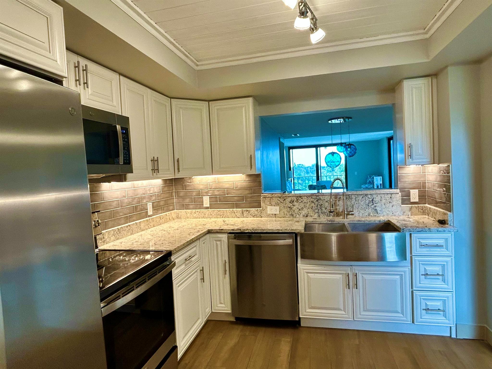 HIDDEN BANYAN CONDO - Residential Lease