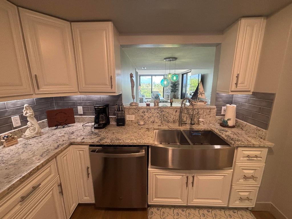 HIDDEN BANYAN CONDO - Residential Lease