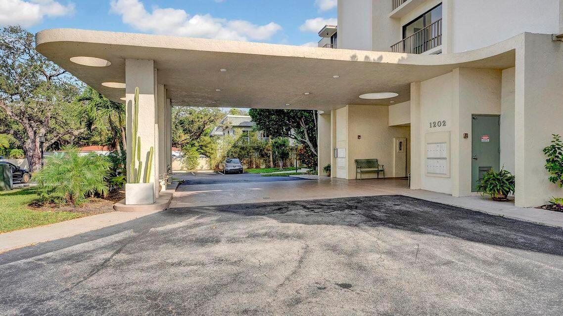 HIDDEN BANYAN CONDO - Residential Lease