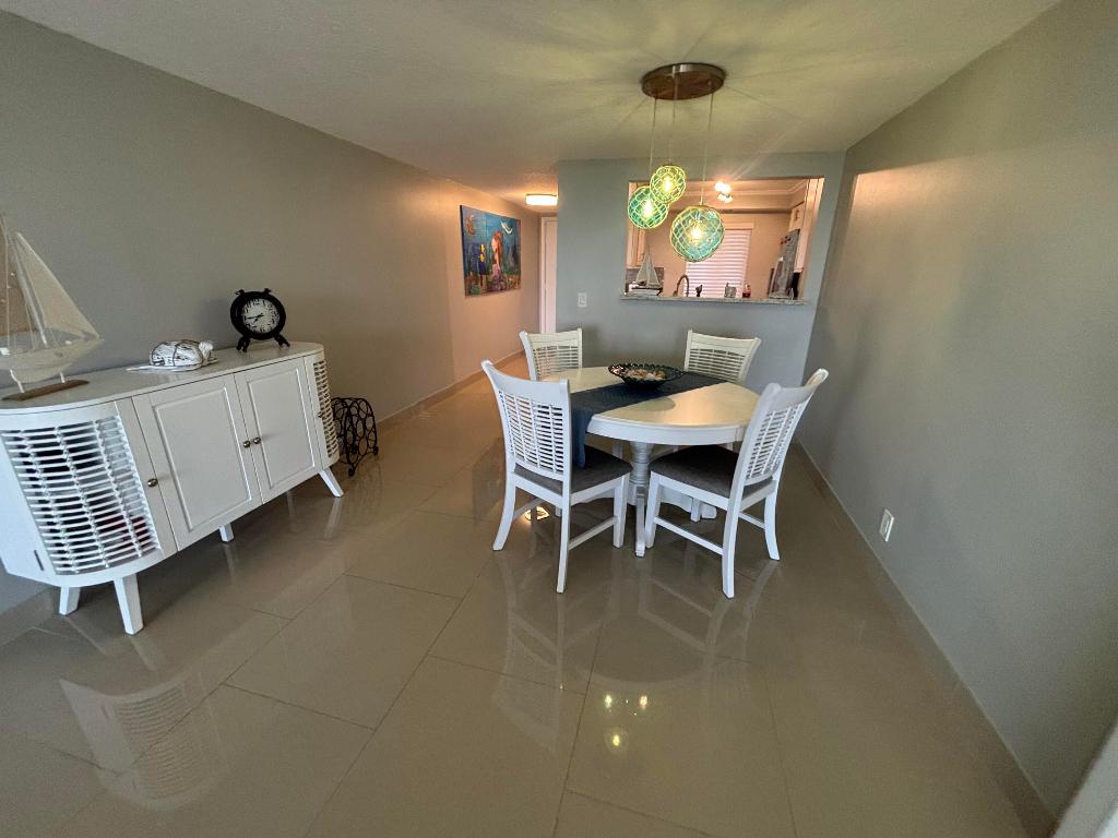 HIDDEN BANYAN CONDO - Residential Lease