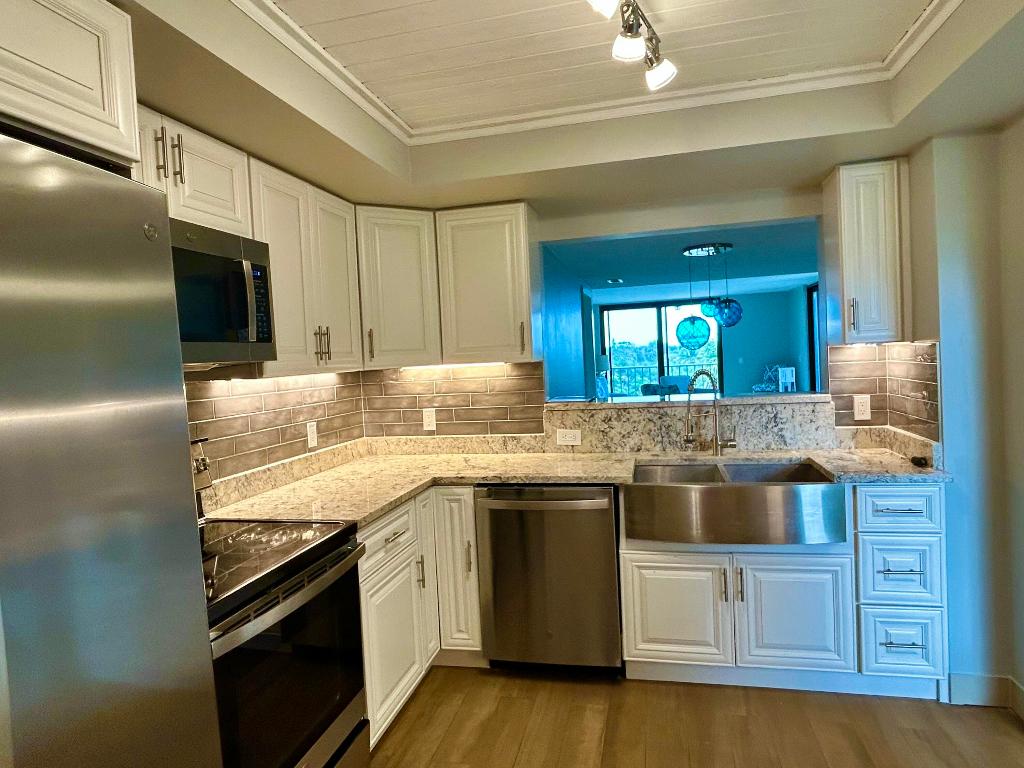 HIDDEN BANYAN CONDO - Residential Lease