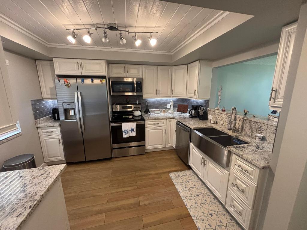 HIDDEN BANYAN CONDO - Residential Lease