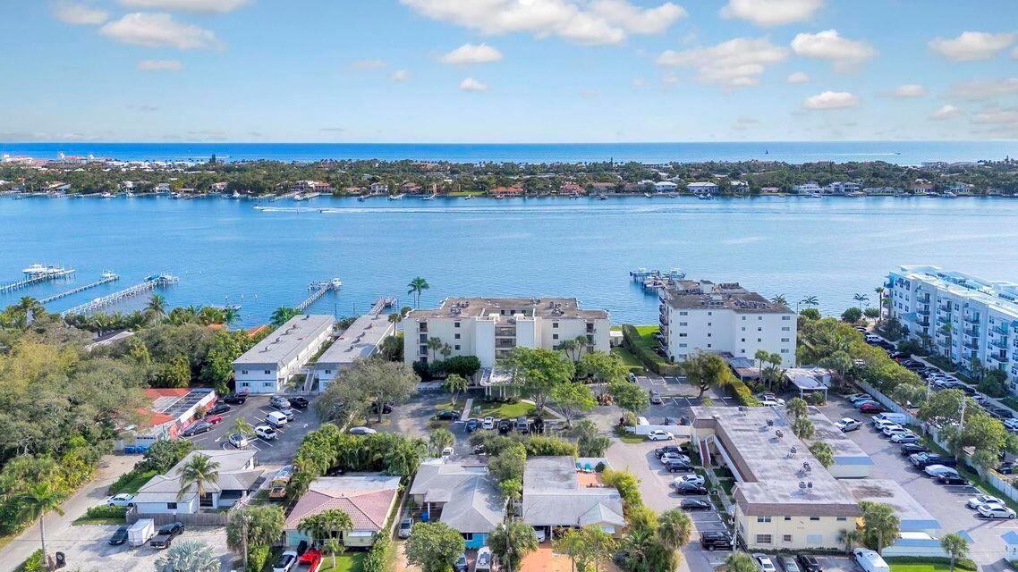 HIDDEN BANYAN CONDO - Residential Lease