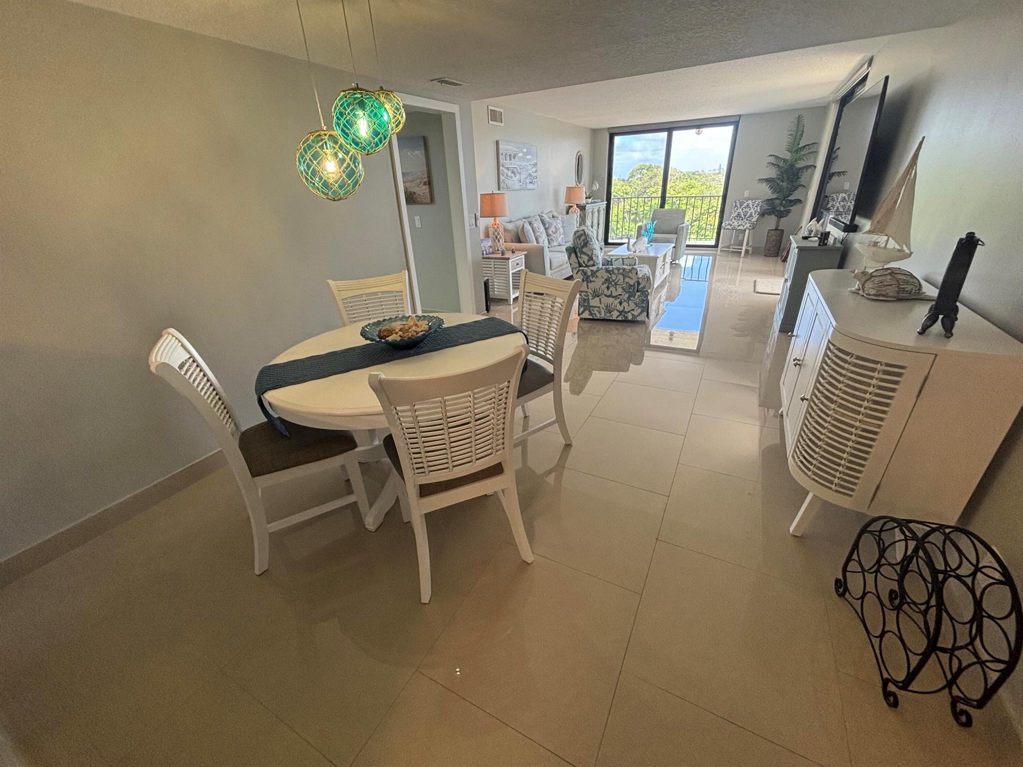 HIDDEN BANYAN CONDO - Residential Lease