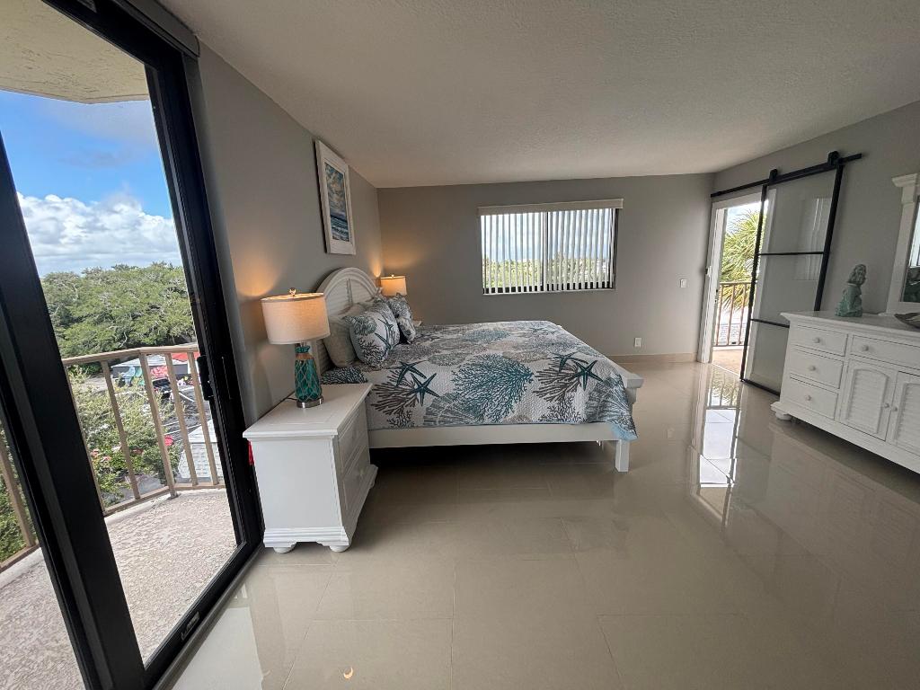 HIDDEN BANYAN CONDO - Residential Lease