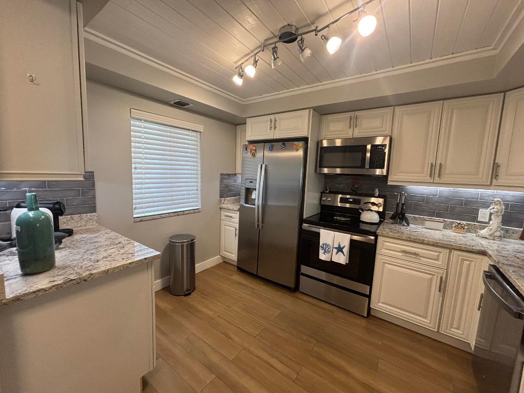 HIDDEN BANYAN CONDO - Residential Lease