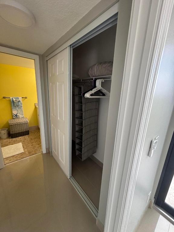 HIDDEN BANYAN CONDO - Residential Lease