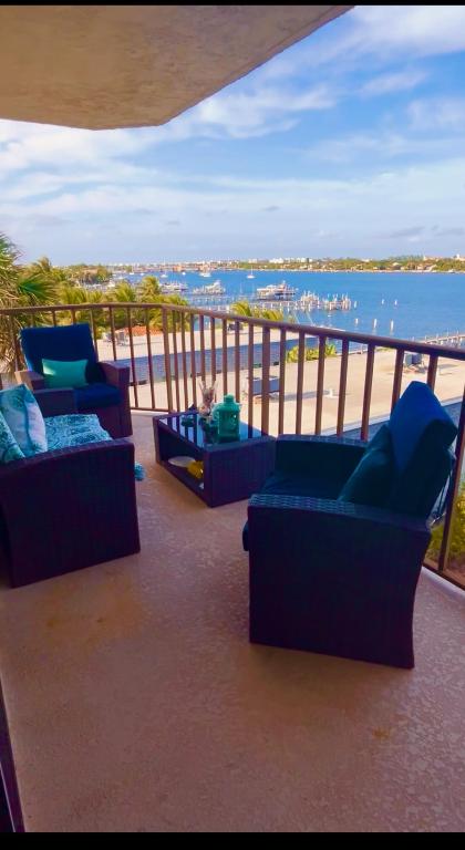 HIDDEN BANYAN CONDO - Residential Lease