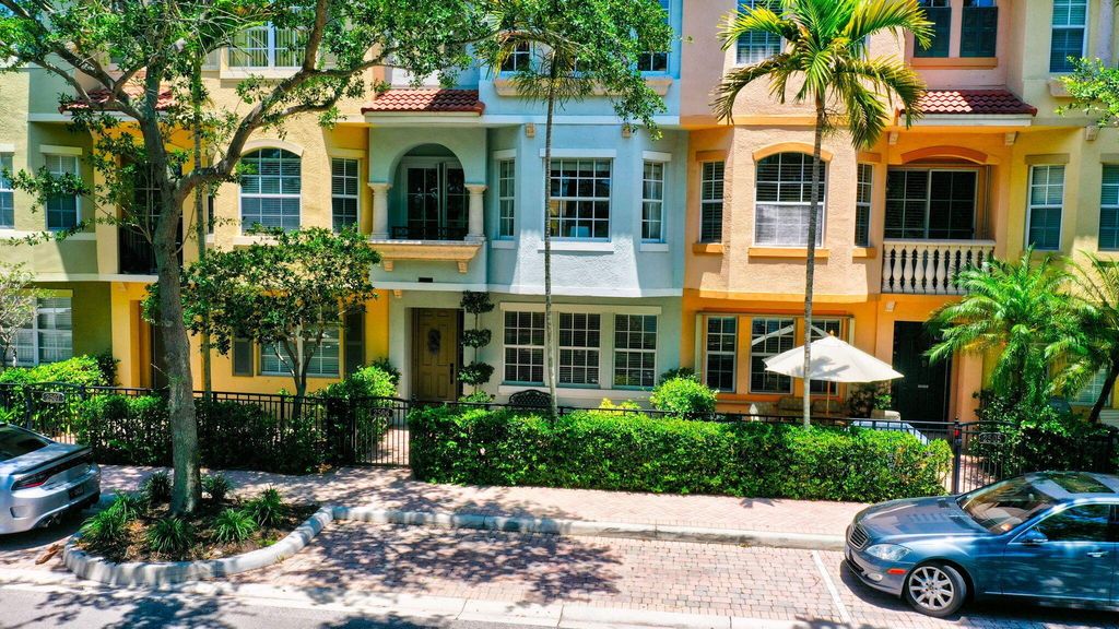 Photo of 2506 San Pietro Circle, Palm Beach Gardens, FL 33410 (MLS # R10985968)