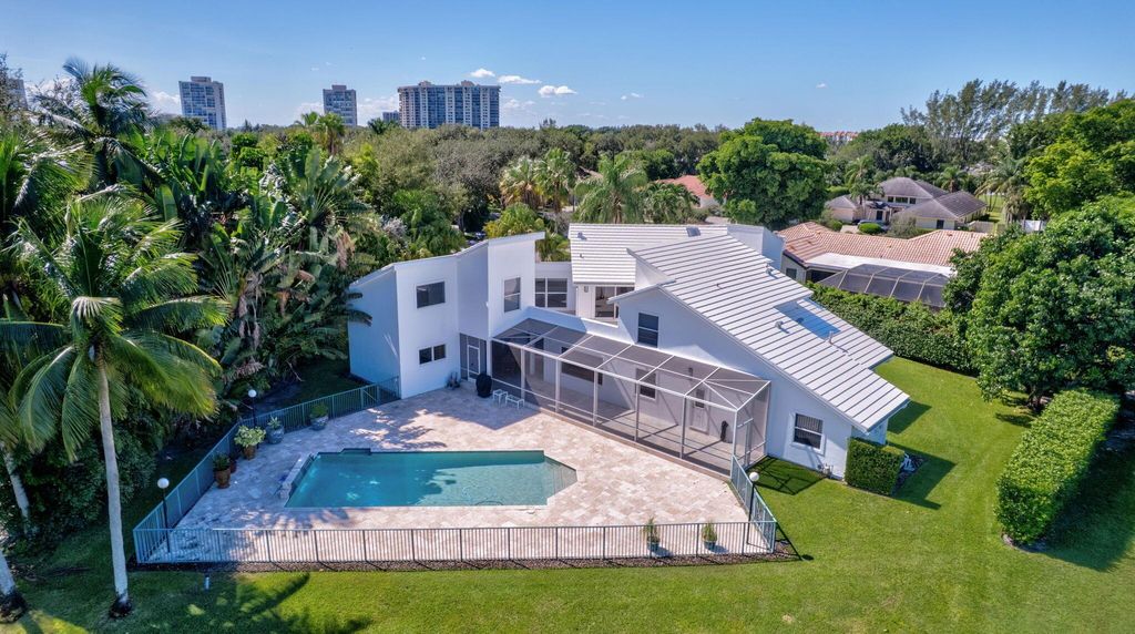 Photo of 4 Woodbrook Circle, West Palm Beach, FL 33401 (MLS # R11132396)