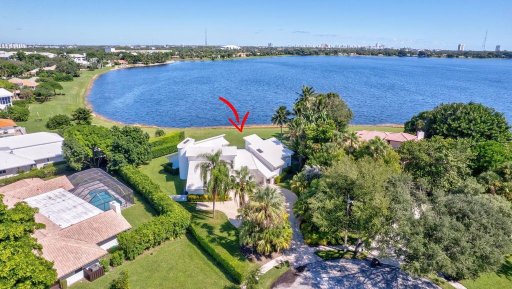 Photo of 4 Woodbrook Circle, West Palm Beach, FL 33401 (MLS # R11132396)