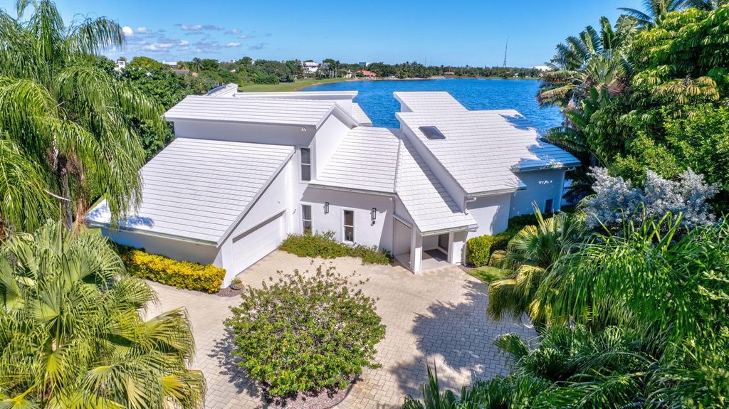 Photo of 4 Woodbrook Circle, West Palm Beach, FL 33401 (MLS # R11132396)