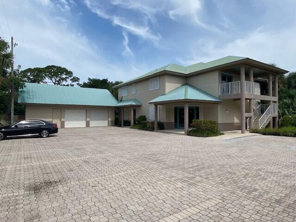 Photo of 416 SE Flamingo Avenue, Stuart, FL 34996 (MLS # R10728311)