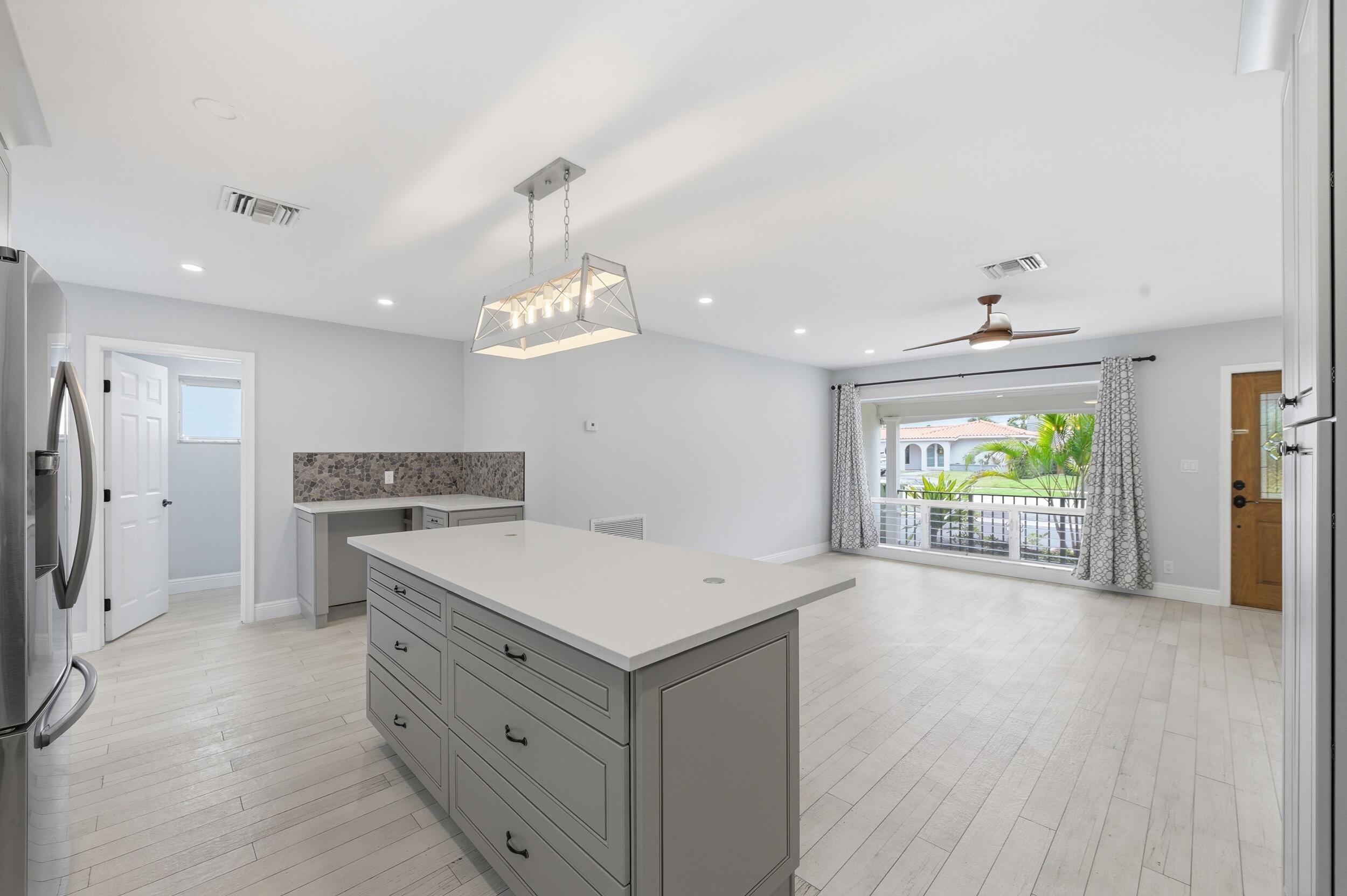 IMPERIAL POINT 1 - Residential