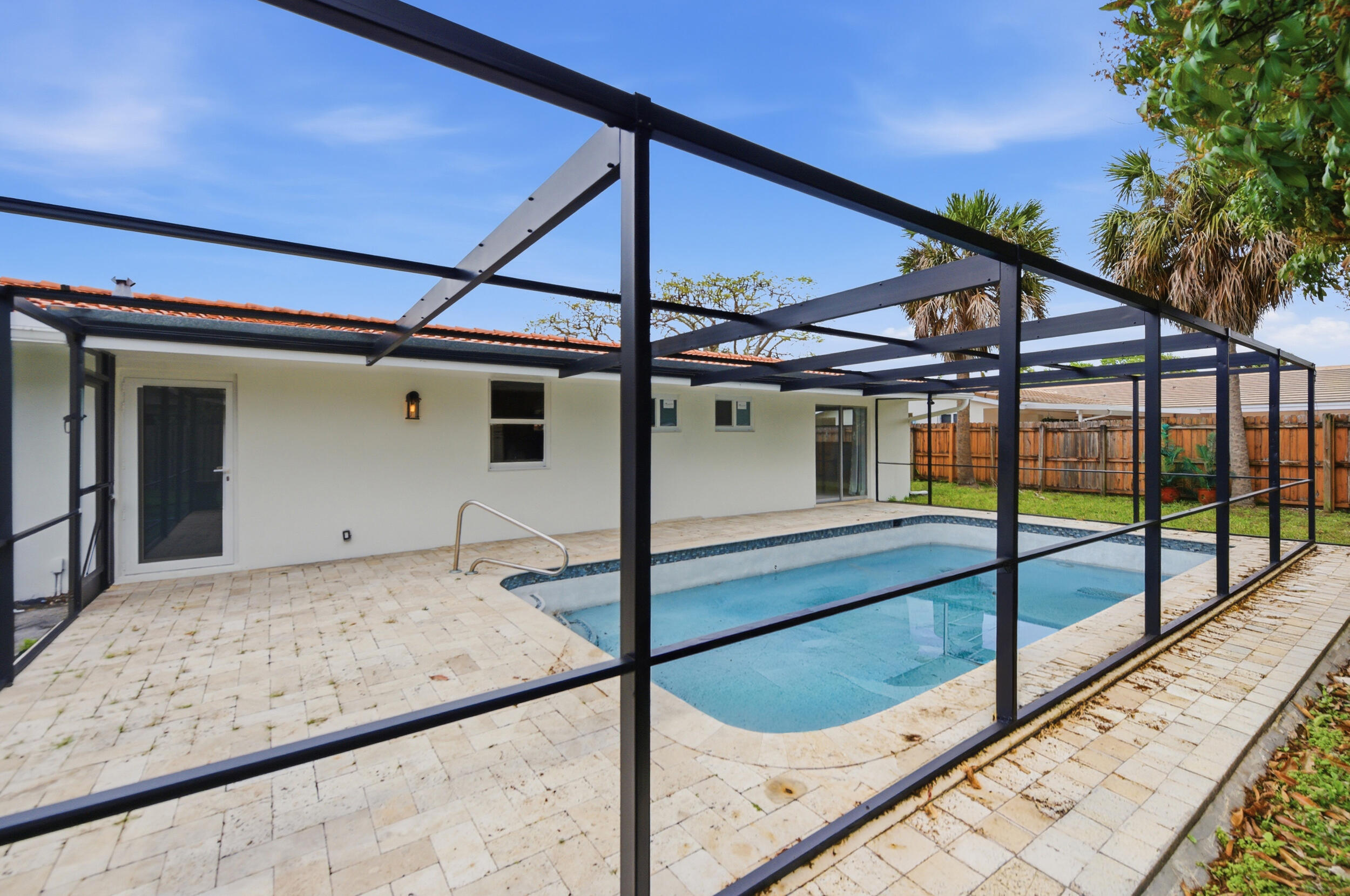 IMPERIAL POINT 1 - Residential