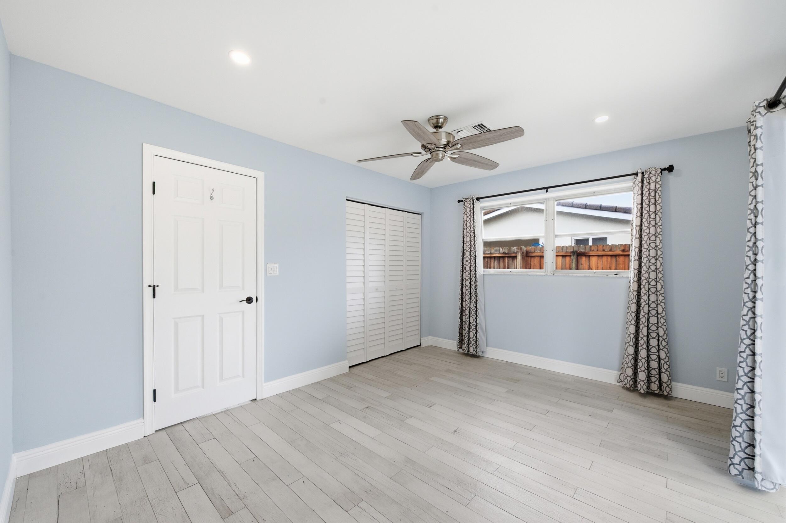 IMPERIAL POINT 1 - Residential