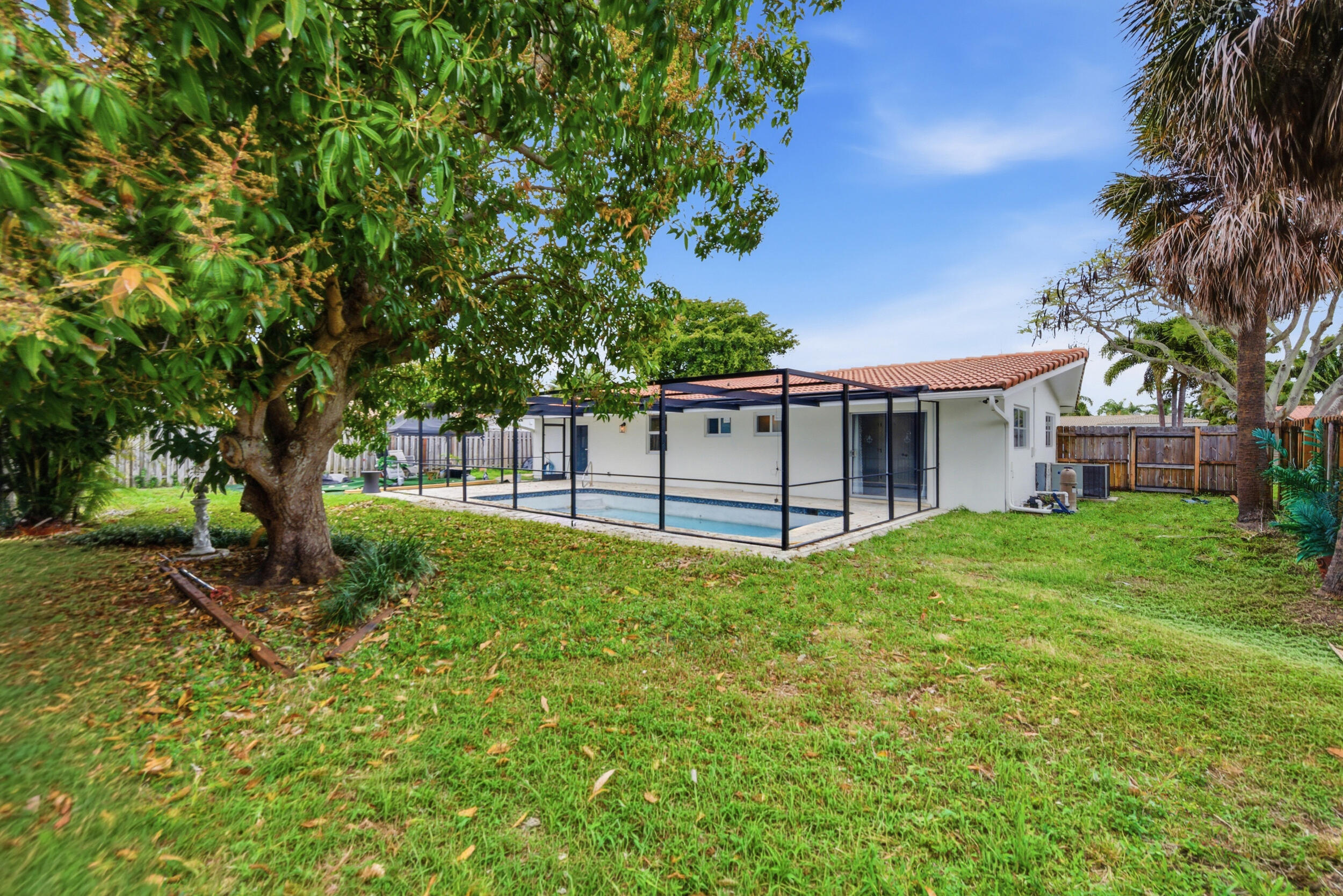 IMPERIAL POINT 1 - Residential