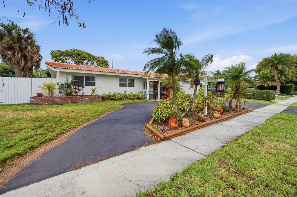 Photo of 2120 NE 62nd Court, Fort Lauderdale, FL 33308 (MLS # B26003811)