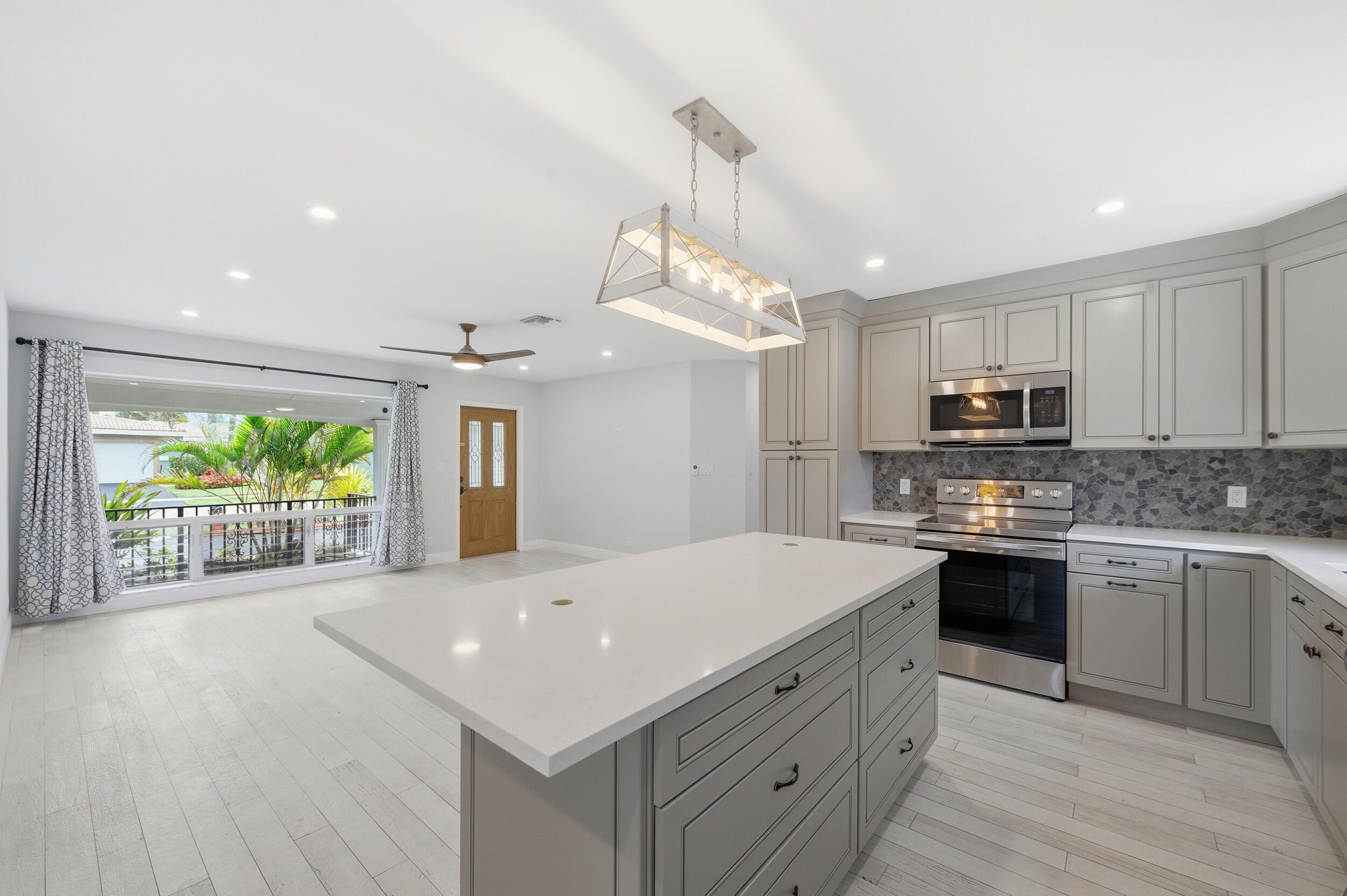 IMPERIAL POINT 1 - Residential