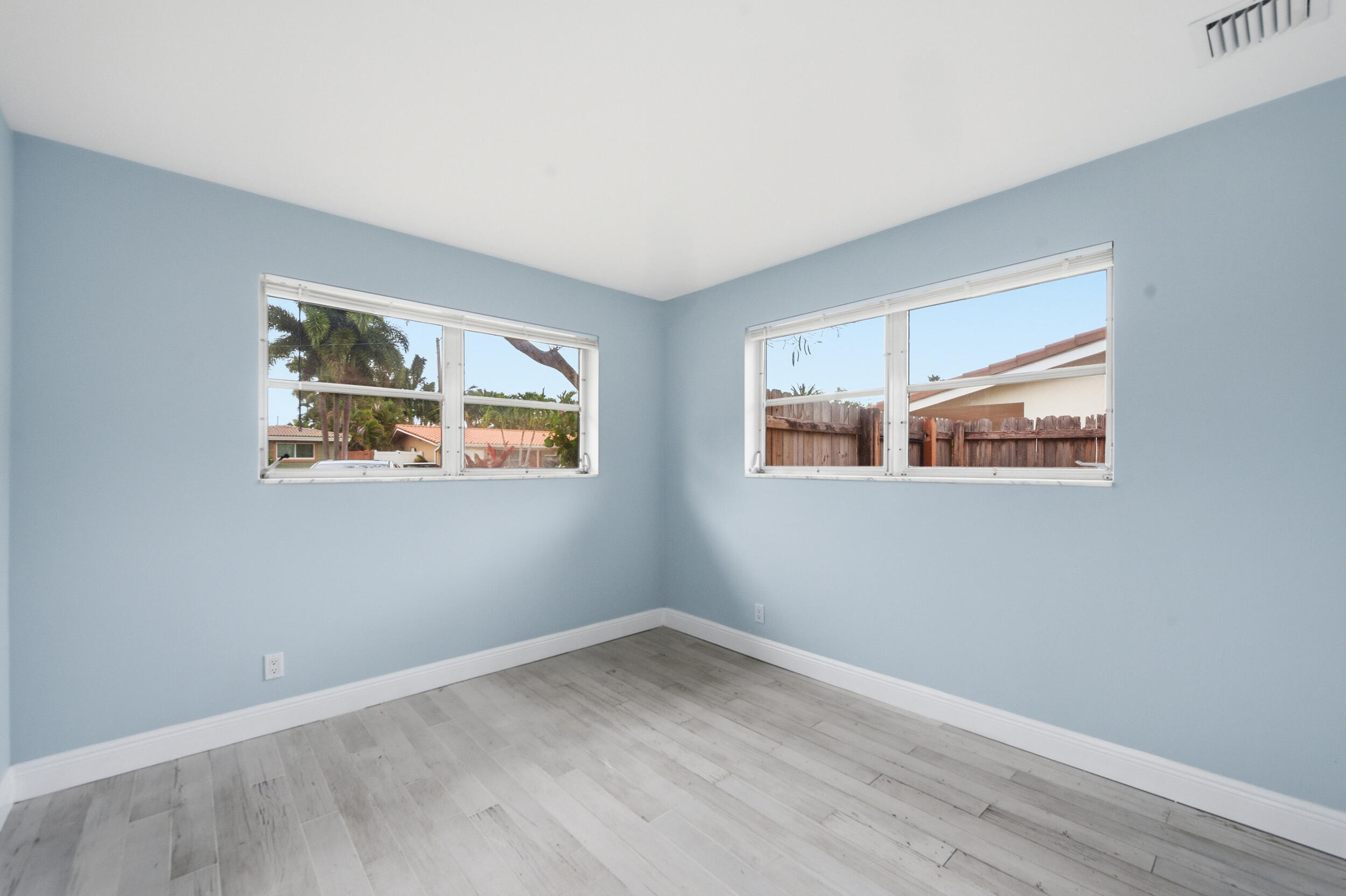 IMPERIAL POINT 1 - Residential