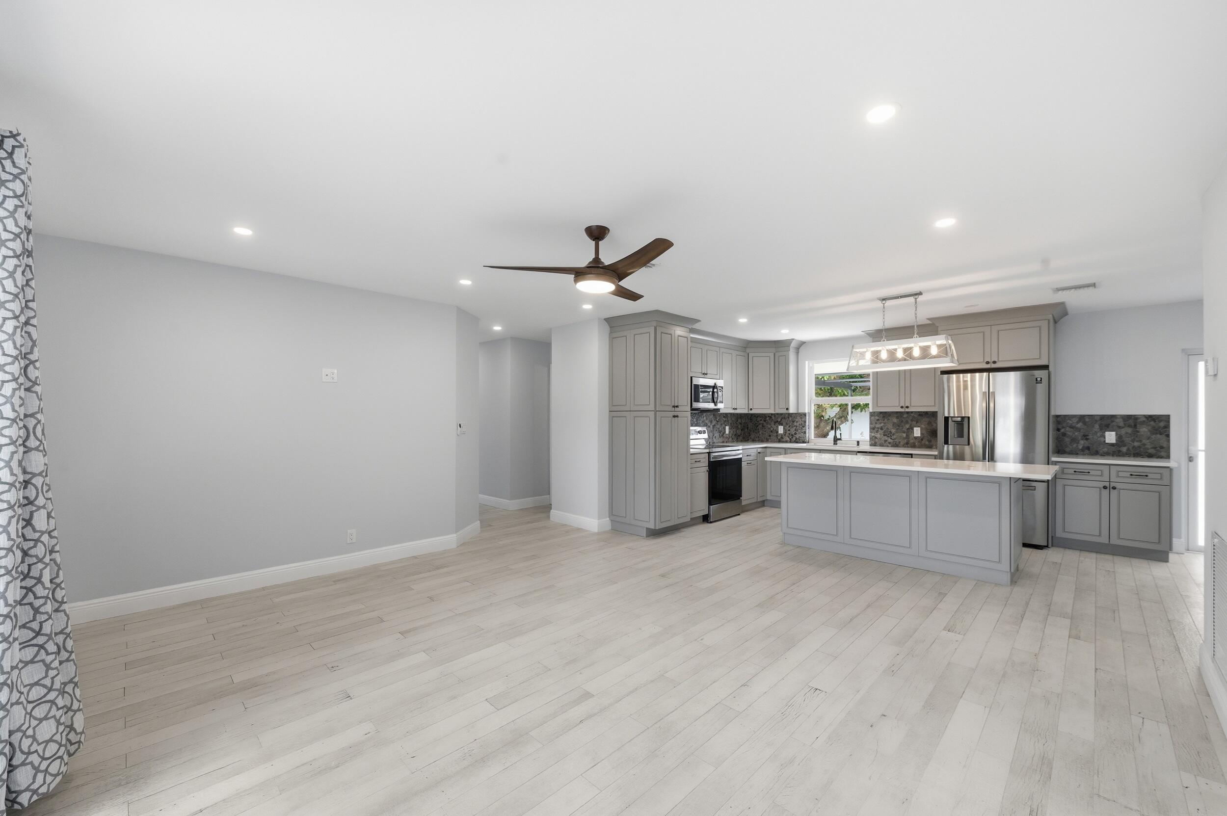 IMPERIAL POINT 1 - Residential