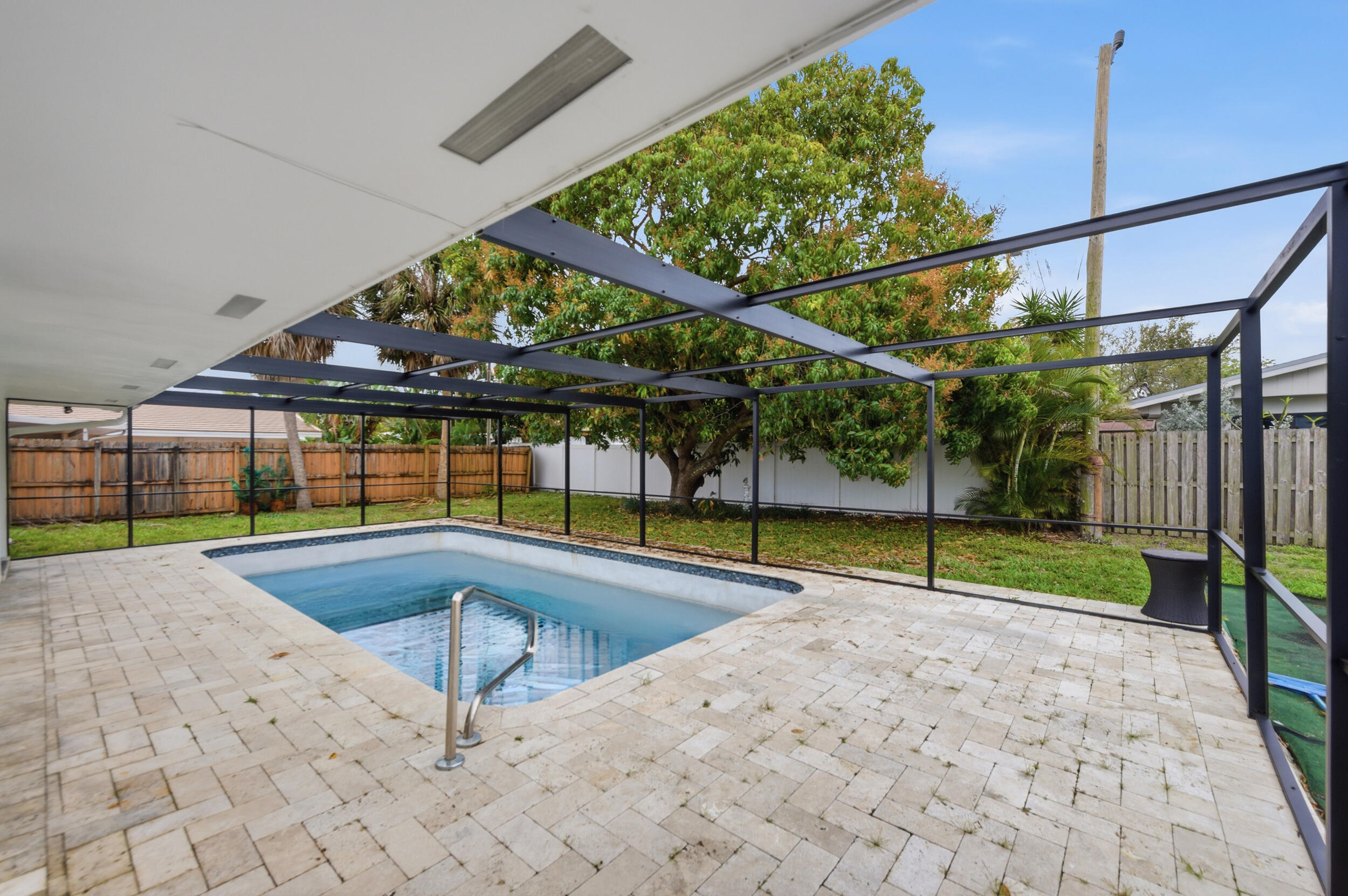 IMPERIAL POINT 1 - Residential