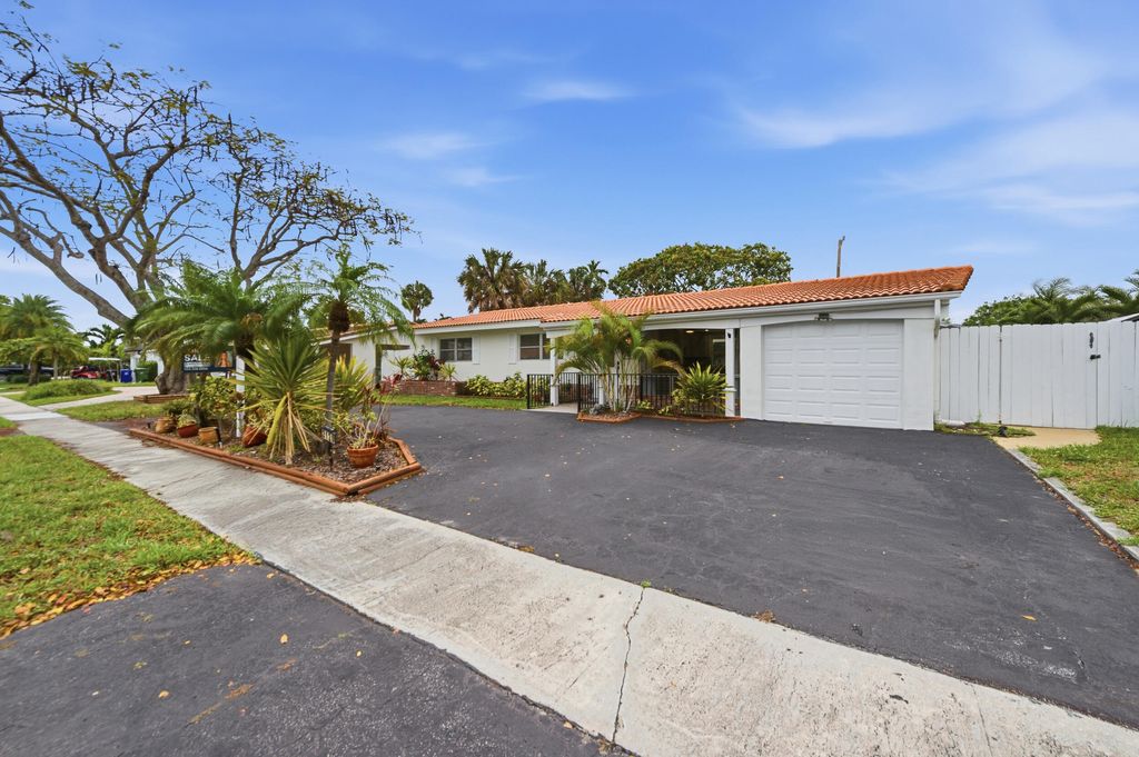 Photo of 2120 NE 62nd Court, Fort Lauderdale, FL 33308 (MLS # B26003811)