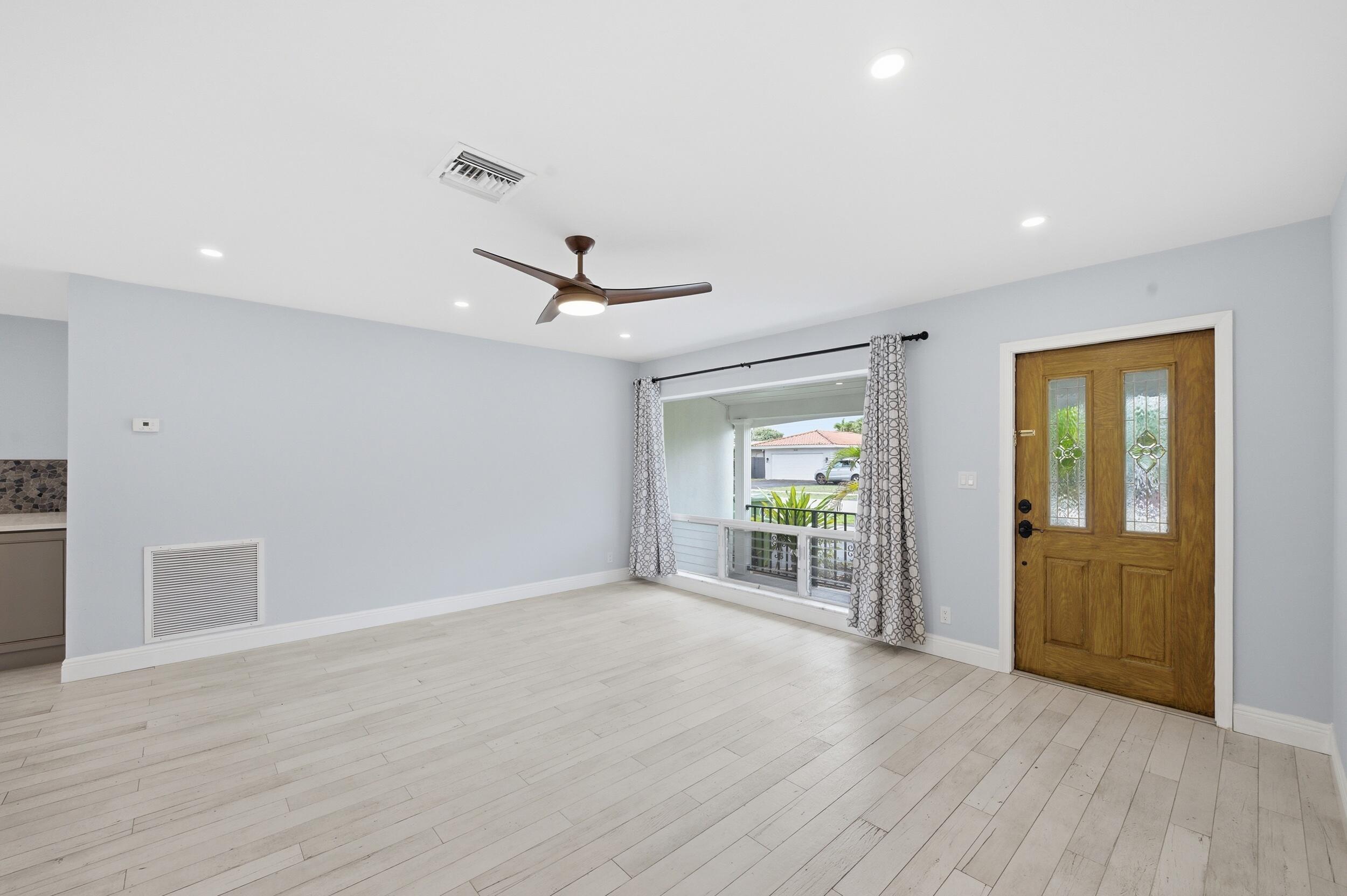 IMPERIAL POINT 1 - Residential