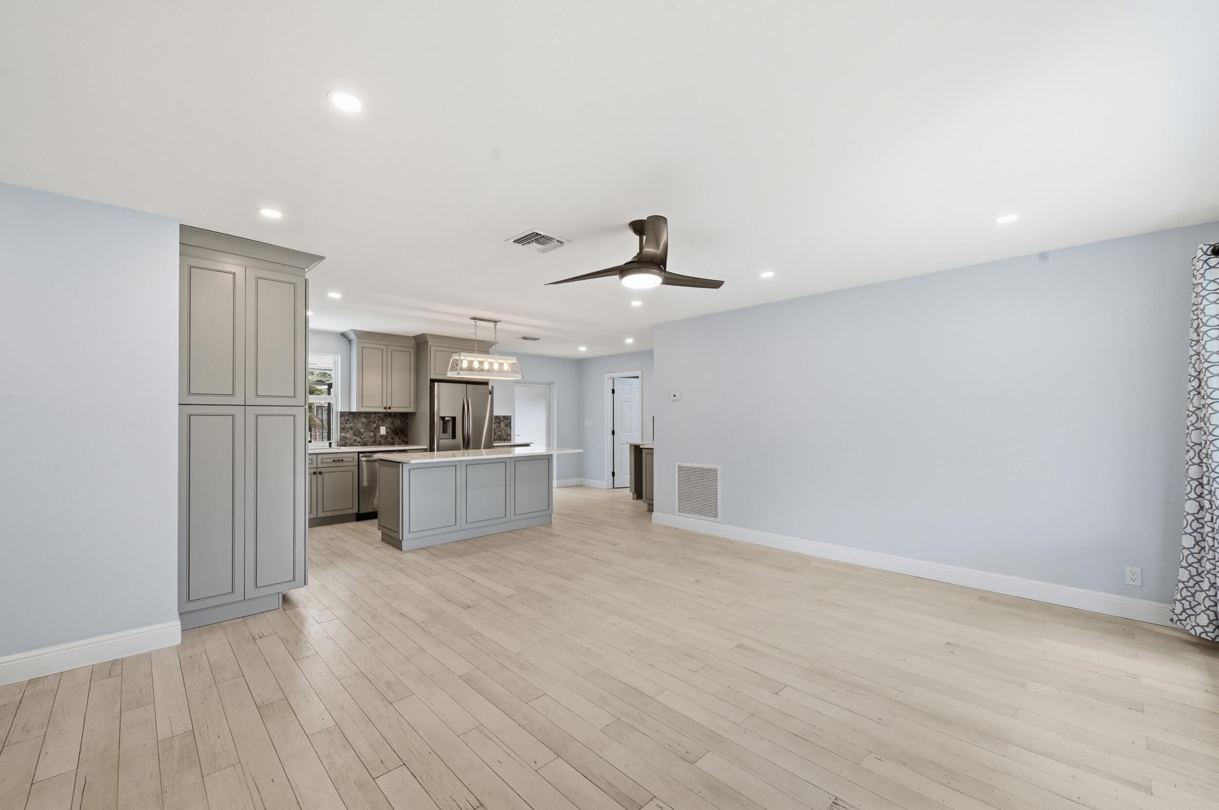 IMPERIAL POINT 1 - Residential