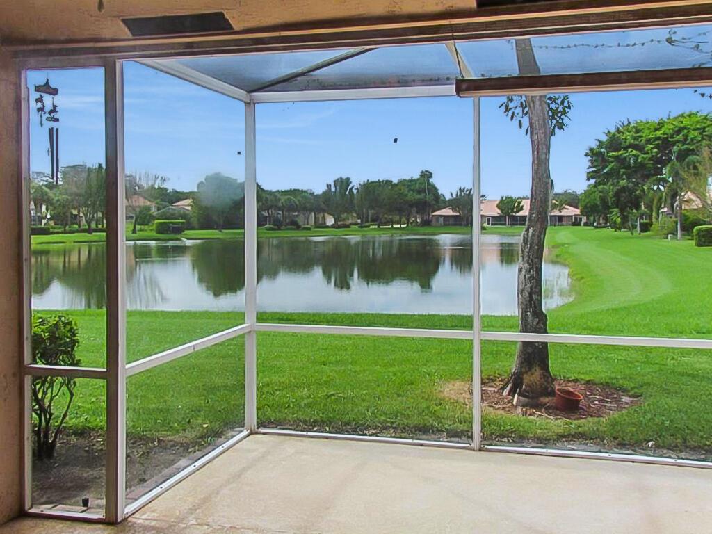 Spacious Lakefront Villa for Rent in a Highly Desirable Community!Beautiful 3-bedroom, 2.5-bath corner unit villa with a 1-car garage and high ceilings in the living room. Features tile flooring throughout and updated appliances. Enjoy a covered patio with stunning lake views.Located in an excellent community with top-tier amenities, including a clubhouse, pool, tennis courts, game room, kids' play area, and 24-hour manned security.Zoned for top-rated schools: Del Prado Elementary, Omni Middle, and Spanish River High School.Close to parks, shopping centers, dining, and more!Don't miss this opportunity--schedule a viewing today!