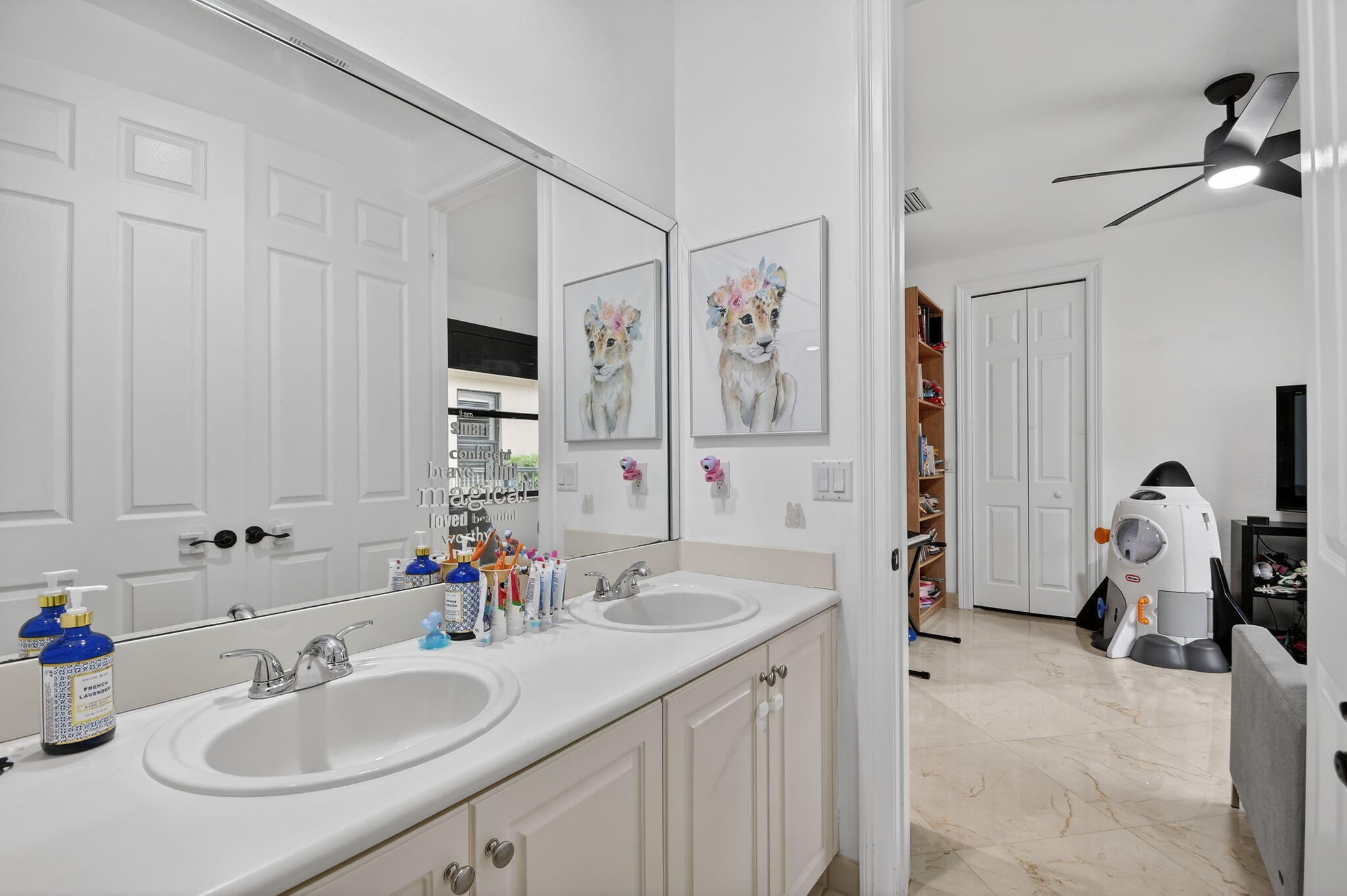 VERSAILLES - Residential Lease