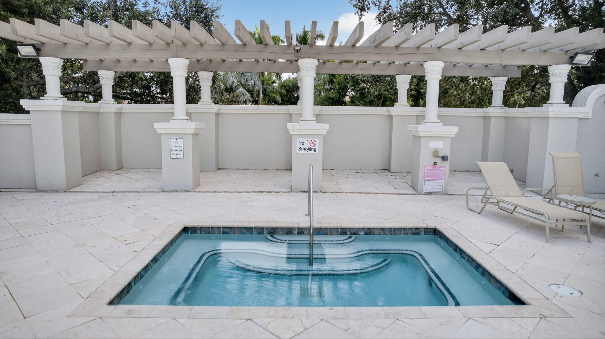 VERSAILLES - Residential Lease