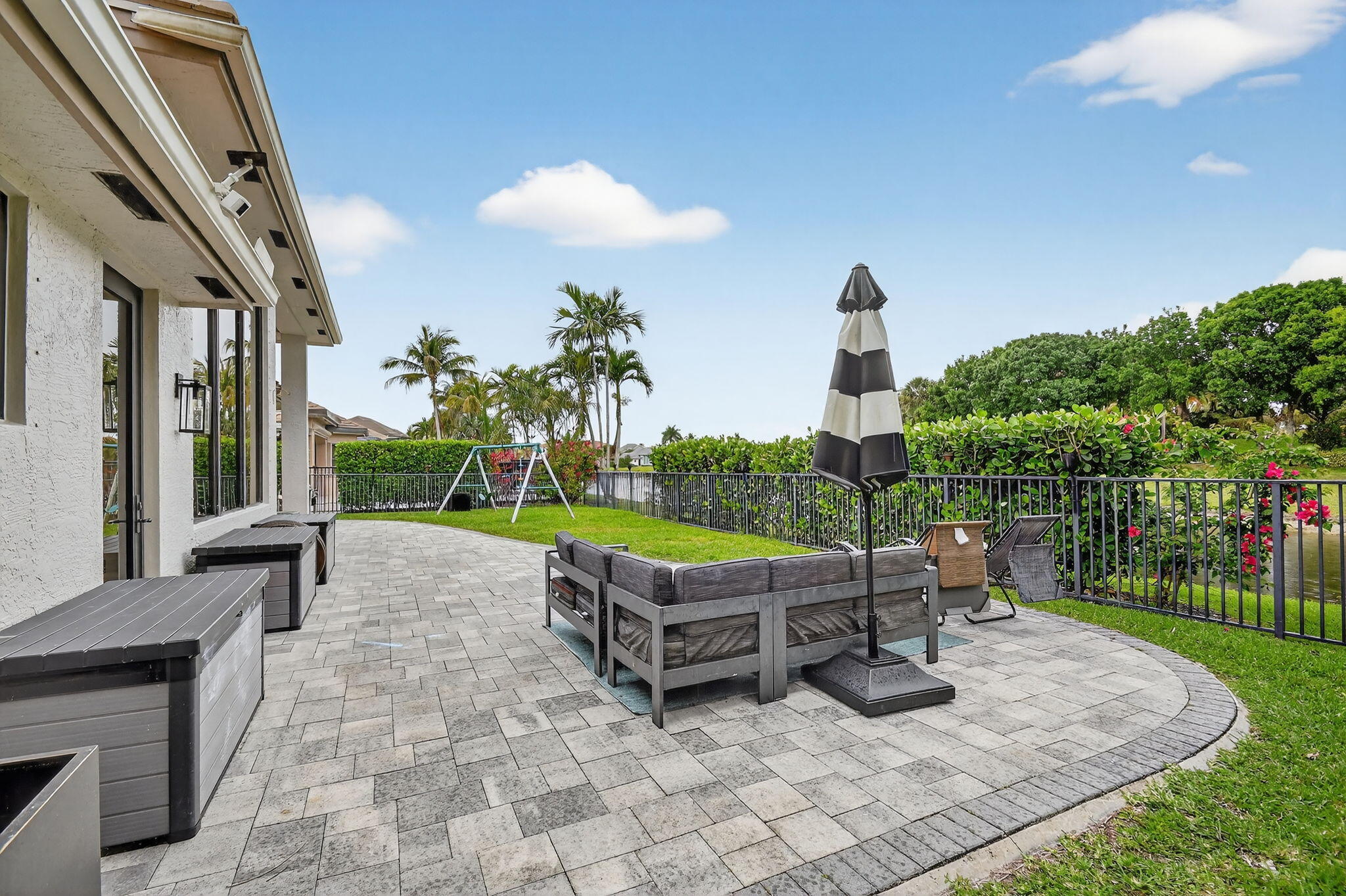 VERSAILLES - Residential Lease