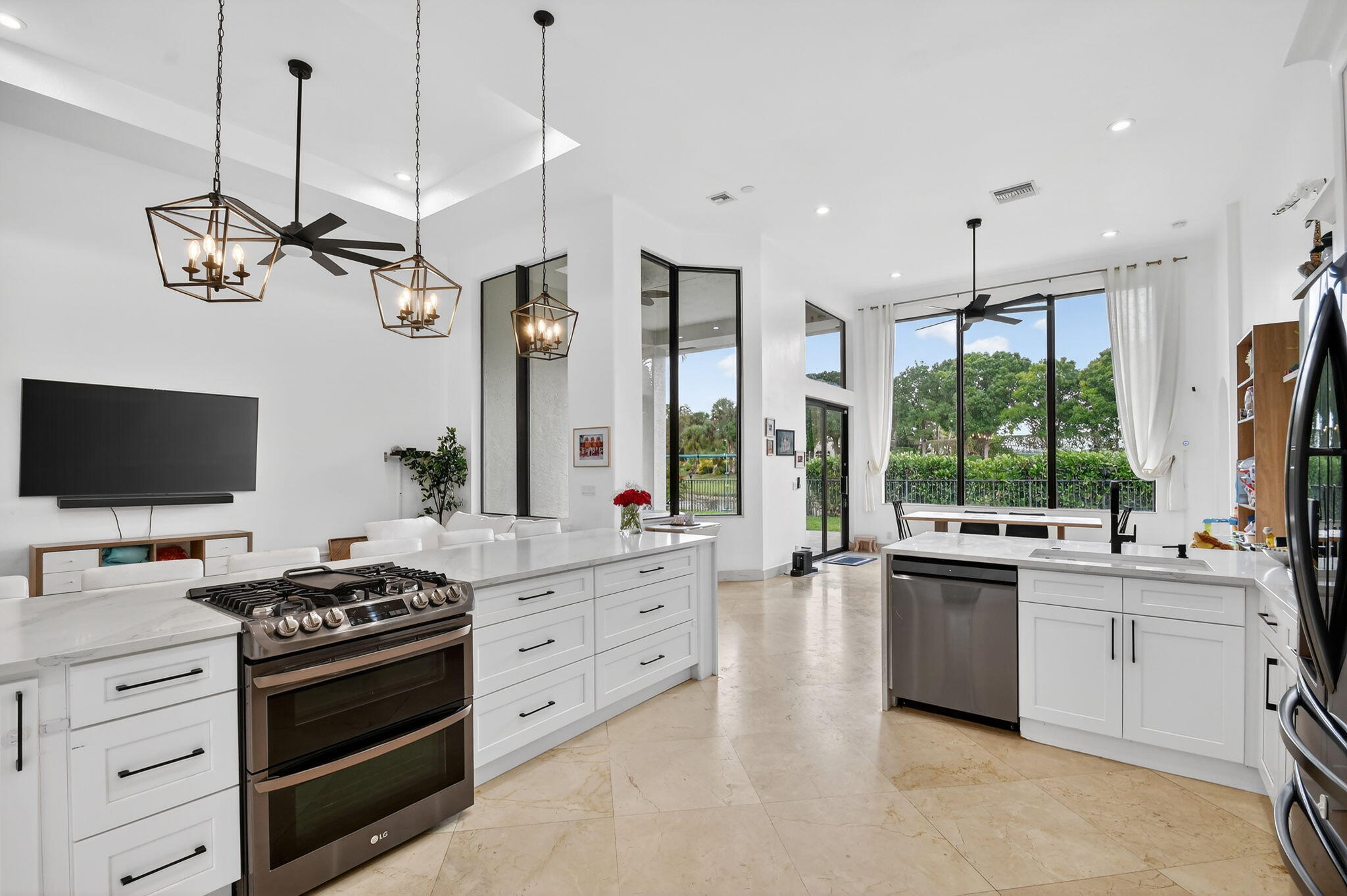 VERSAILLES - Residential Lease
